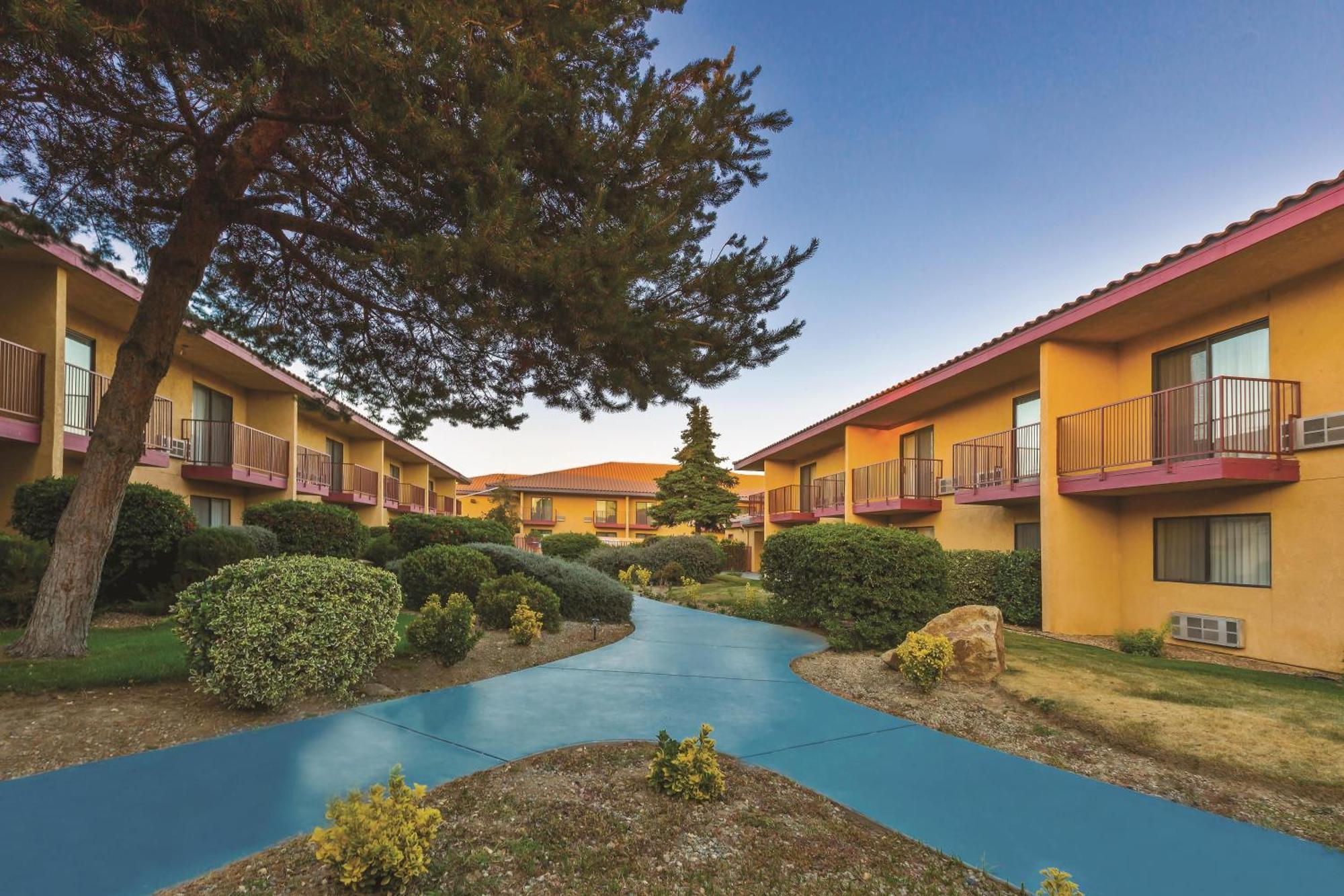 Baymont By Wyndham Tehachapi Hotel Exterior photo