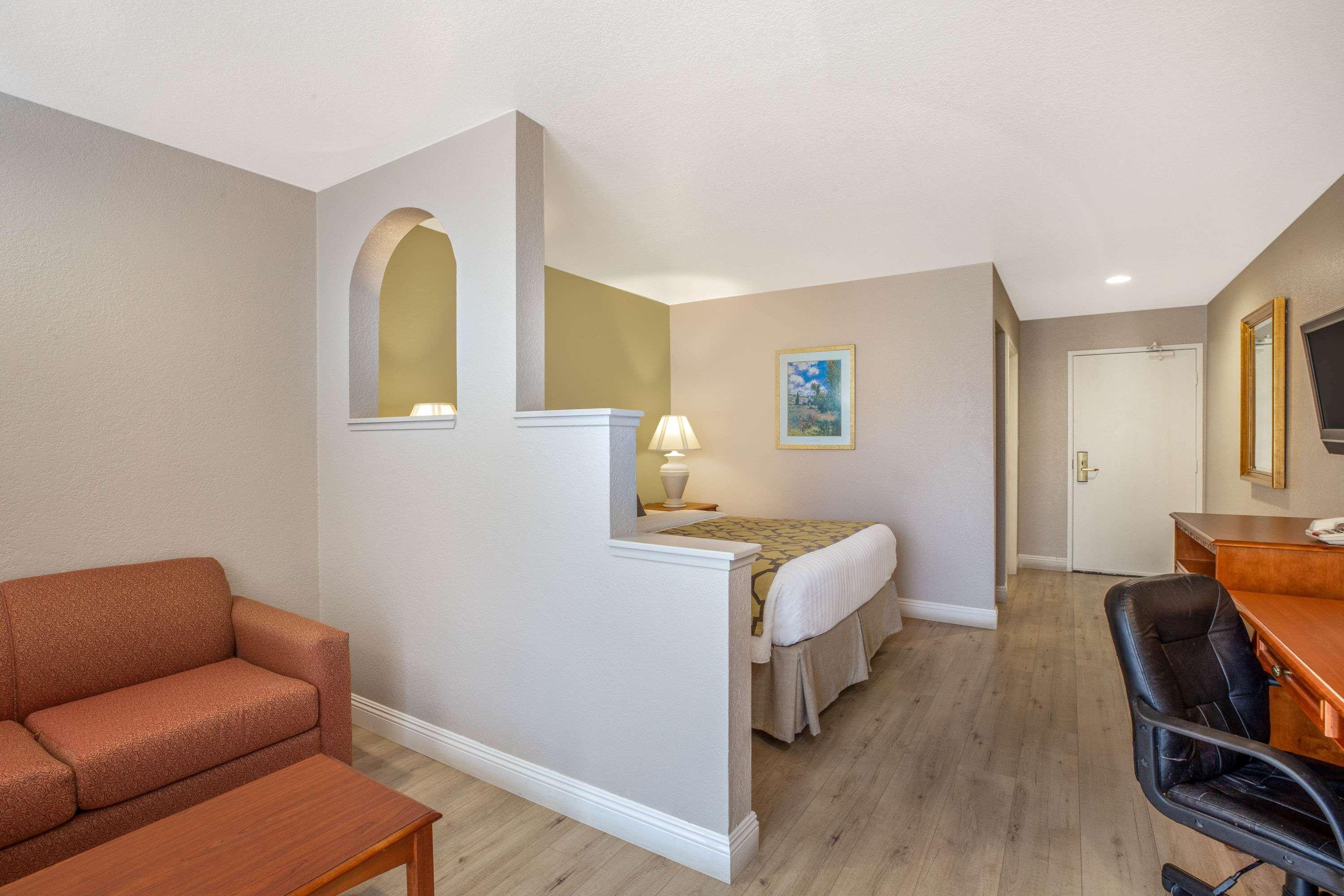 Baymont By Wyndham Tehachapi Hotel Exterior photo