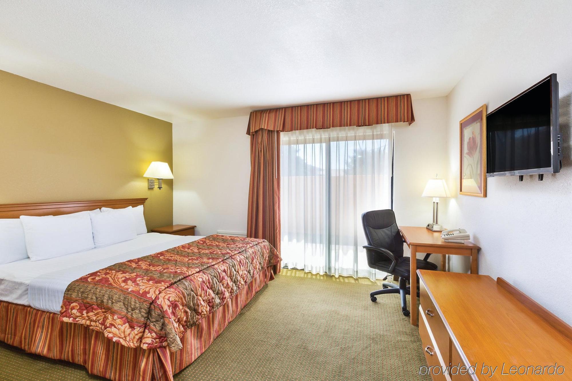 Baymont By Wyndham Tehachapi Hotel Exterior photo