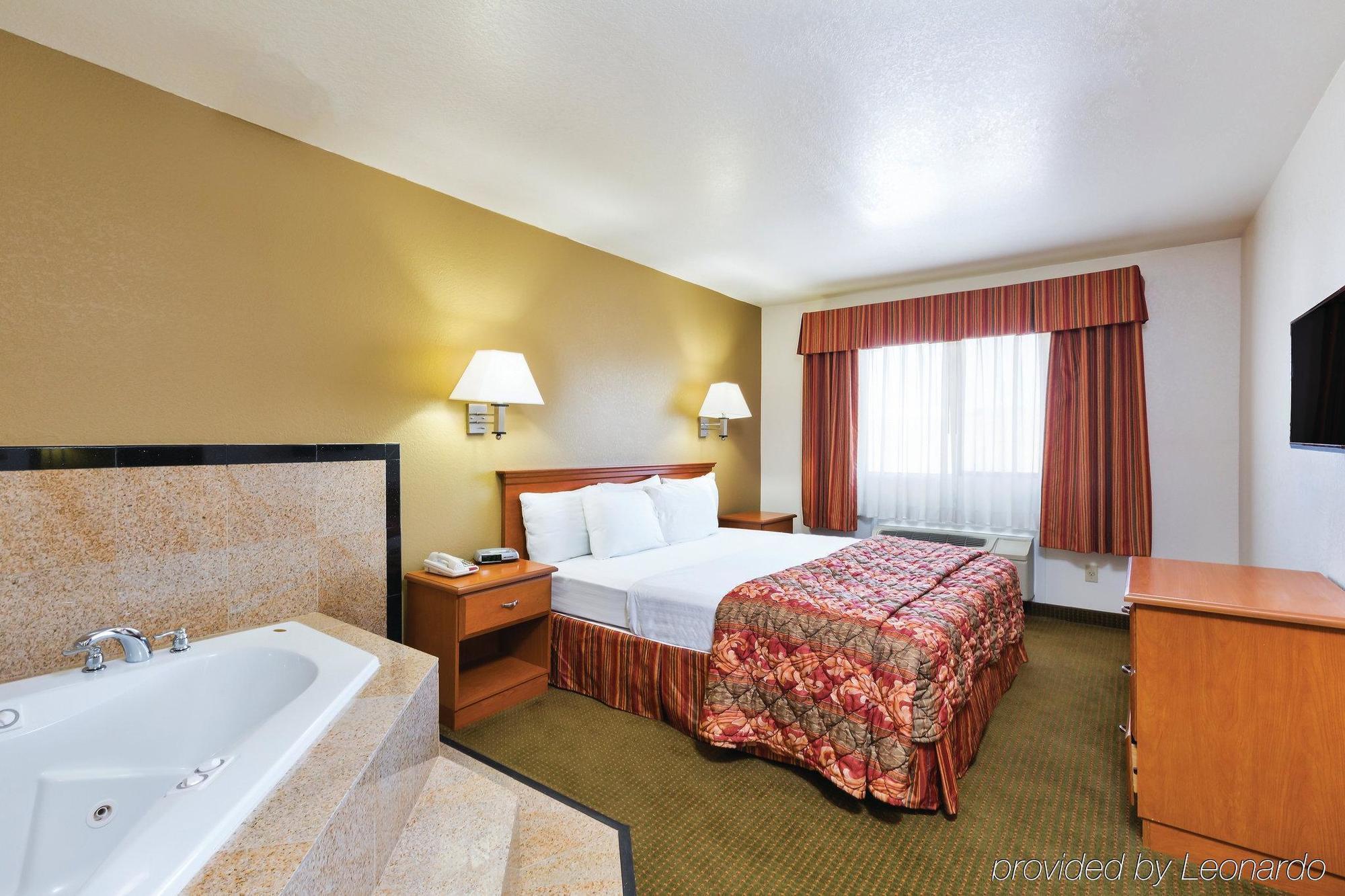 Baymont By Wyndham Tehachapi Hotel Exterior photo